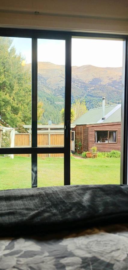 Lake Hawea Cabin With Mountain Views- Outdoor Bath! エクステリア 写真